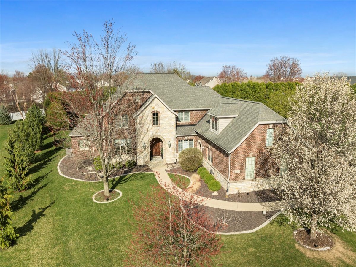 24 Stonebrook Court, Bloomington, IL 61704