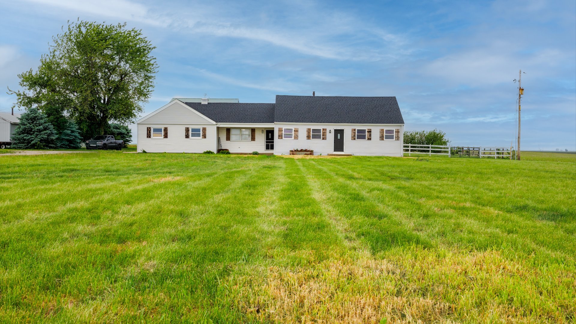 17594 N 2500 East Road, Towanda, IL 61776