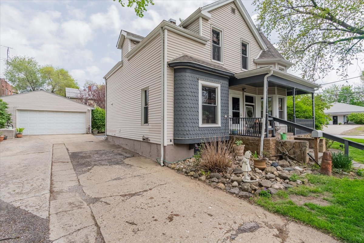 816 E Olive Street, Bloomington, IL 61701