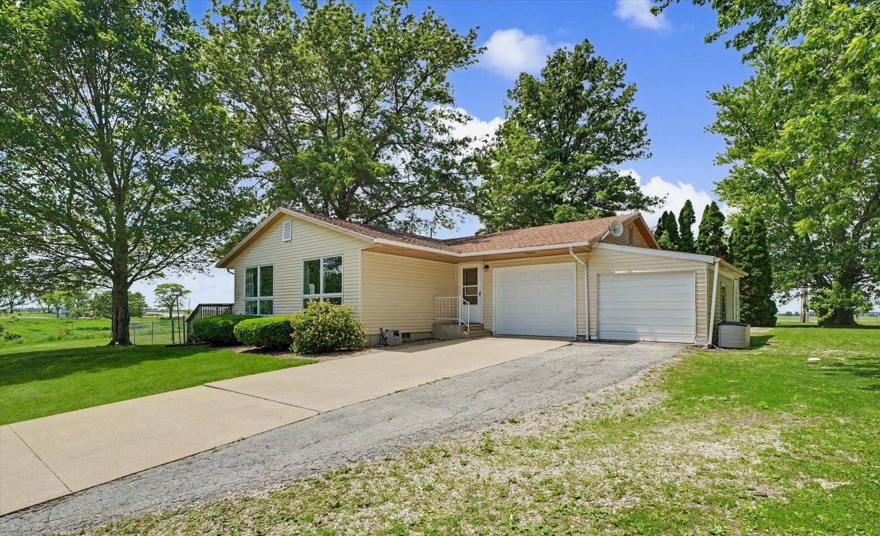 115 Choctaw Trail, Loda, IL 60948