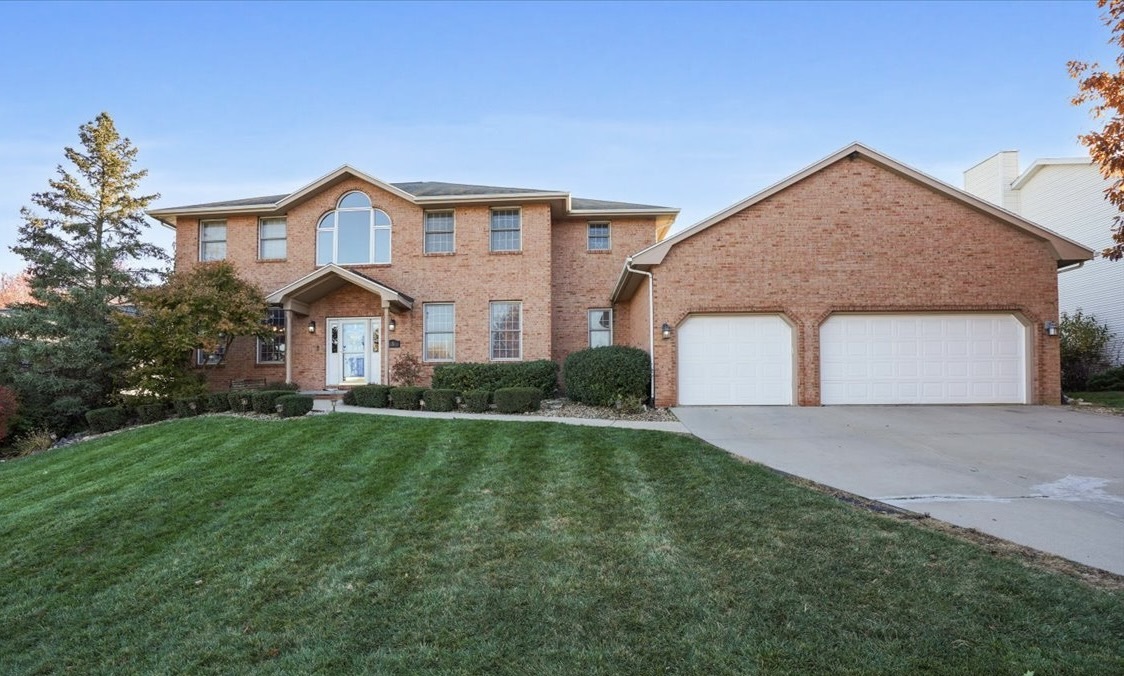 8 Stetson Drive, Bloomington, IL 61701