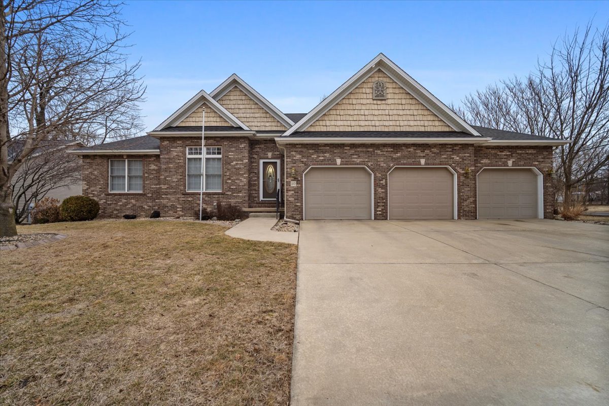 10 Timbers Court, Bloomington, IL 61701
