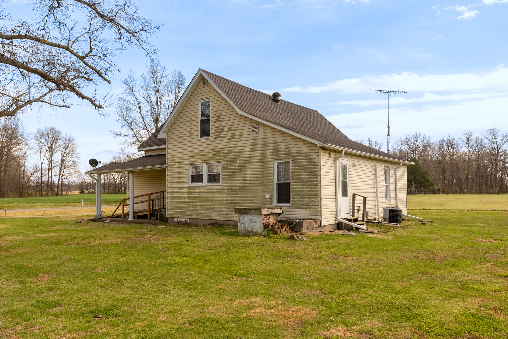 15016 Harmony Church Road, West Frankfort, IL 62896