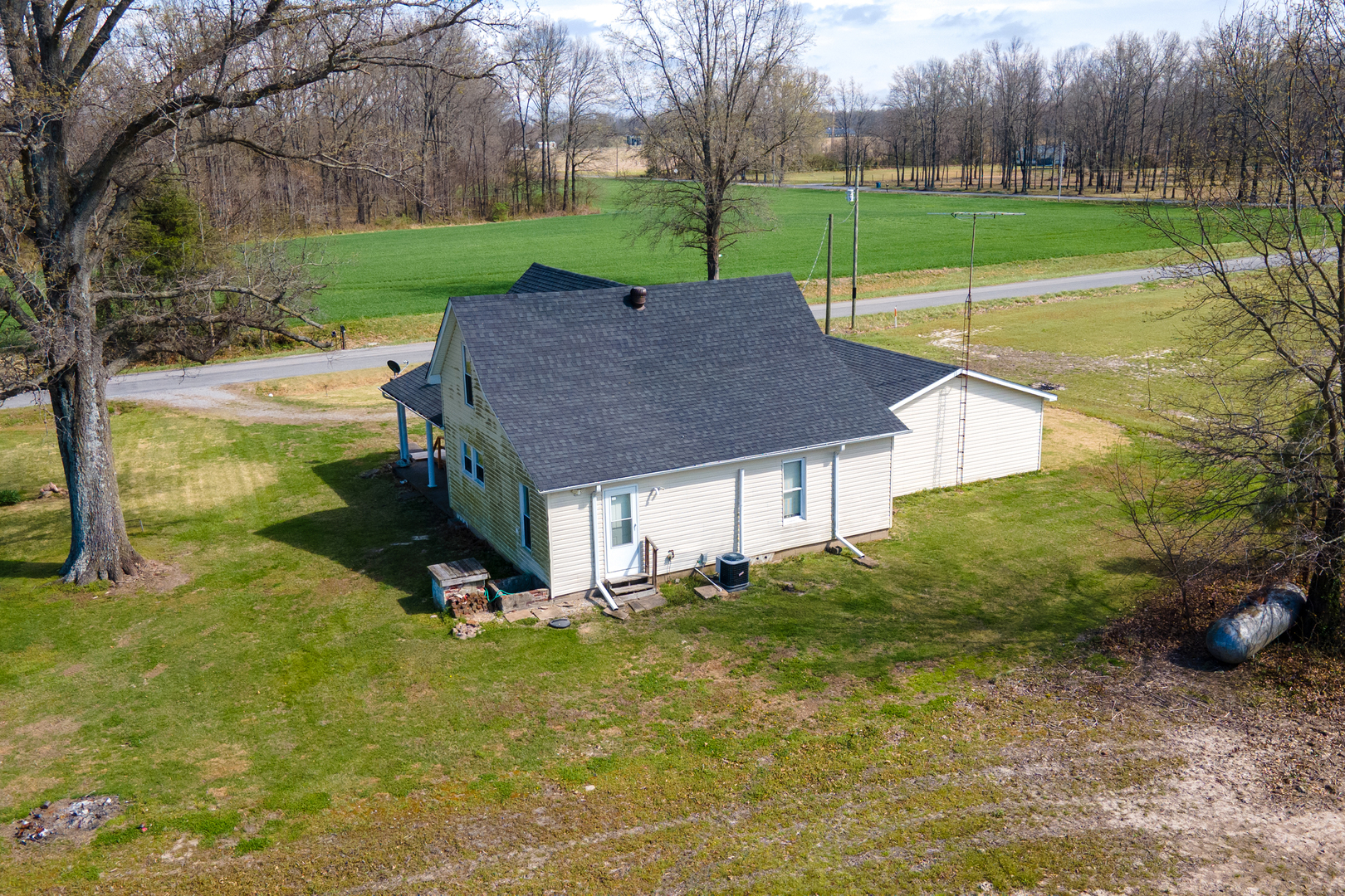 15016 Harmony Church Road, West Frankfort, IL 62896