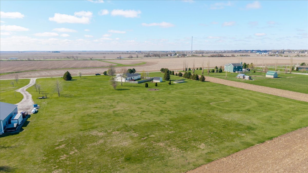 1388 E 2950 North Road, Mansfield, IL 61854