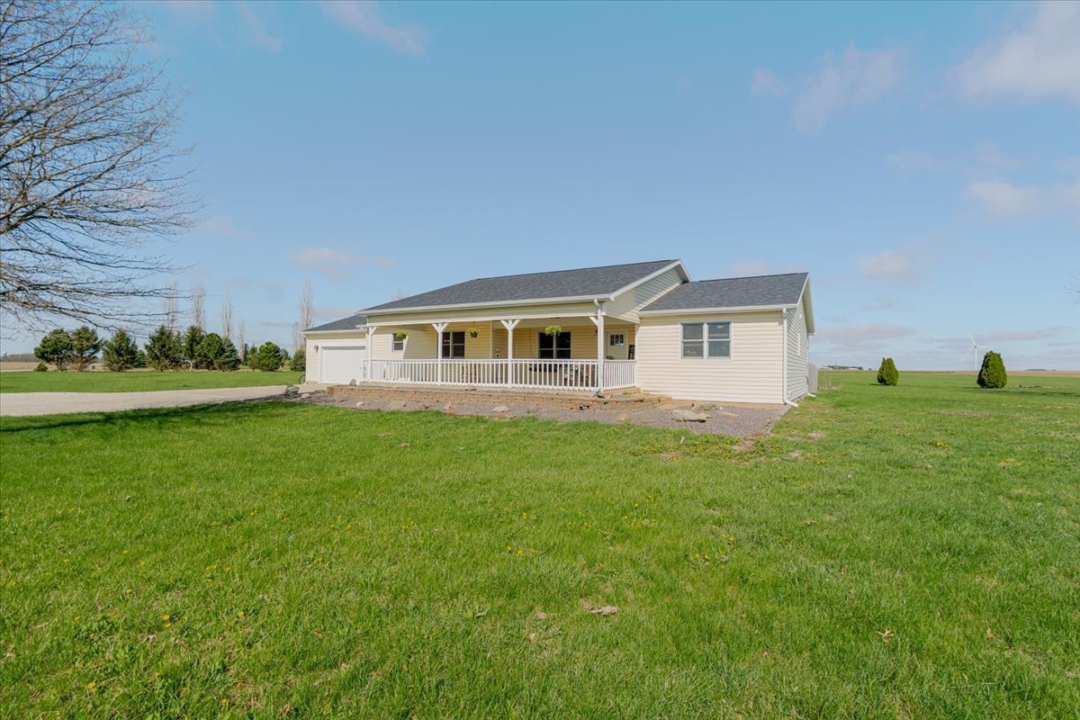 1388 E 2950 North Road, Mansfield, IL 61854