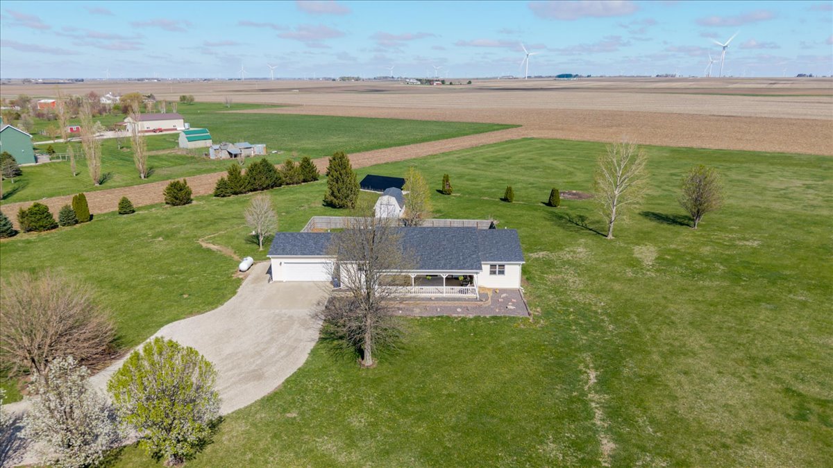 1388 E 2950 North Road, Mansfield, IL 61854