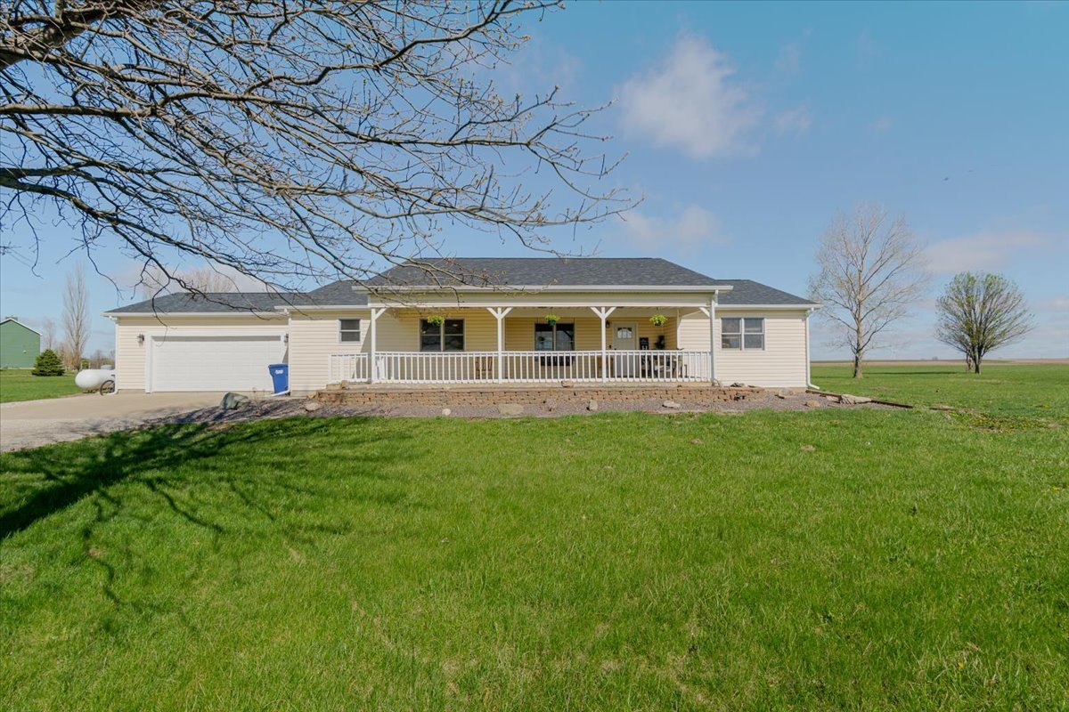 1388 E 2950 North Road, Mansfield, IL 61854