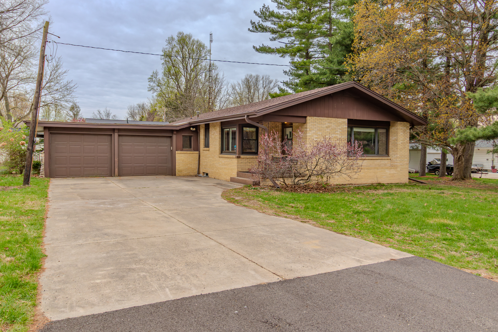 17427 Carver Road, Hudson, IL 61748