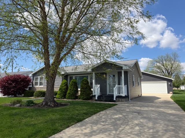 301 Cedar Drive, Clinton, IL 61727