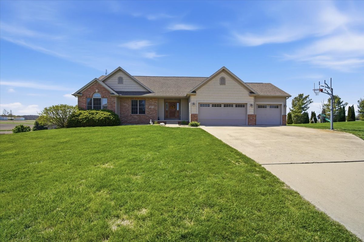 10372 Lyonheart Lane, Bloomington, IL 61705