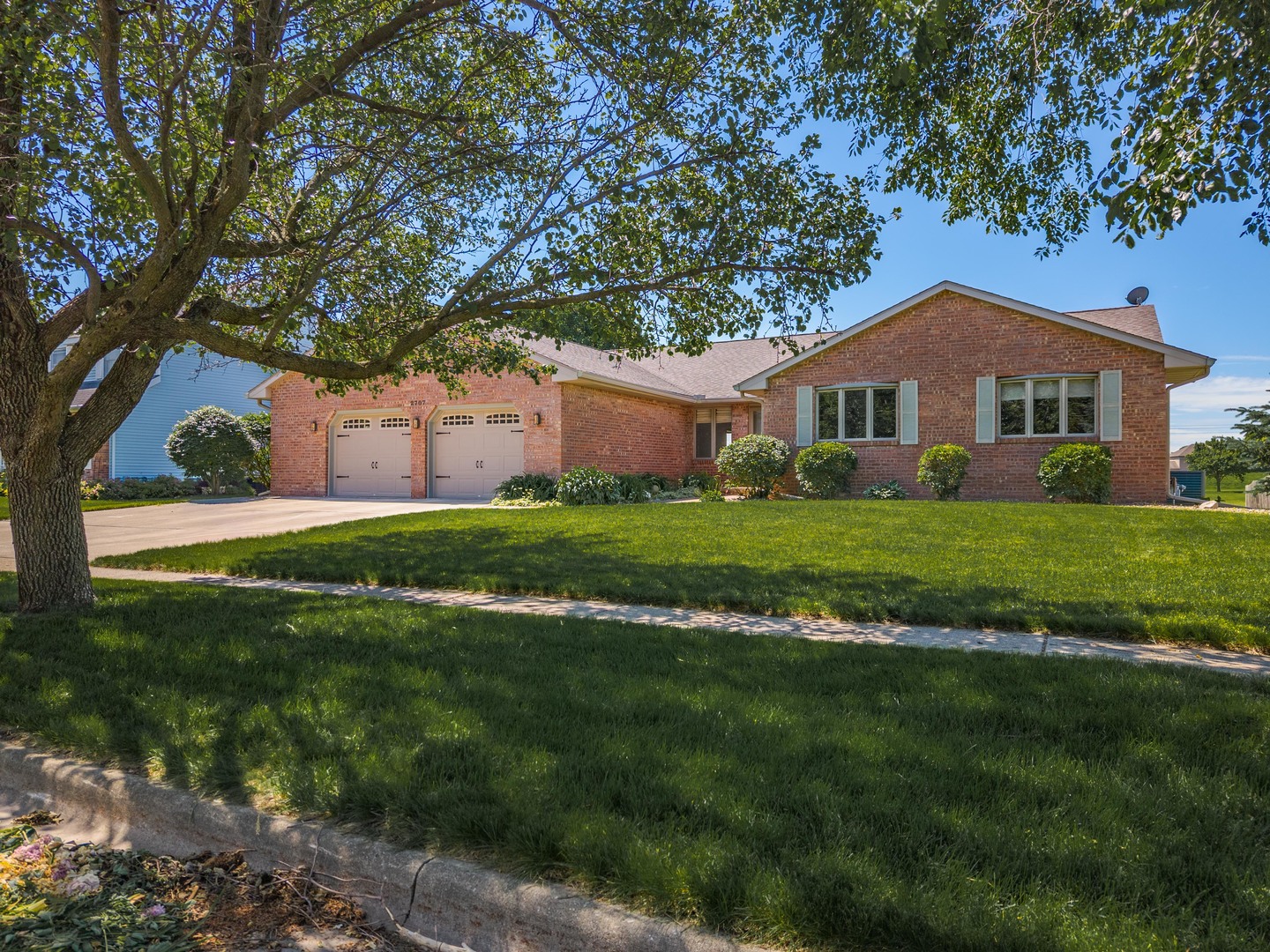 2707 Foxridge Run, Bloomington, IL 61704
