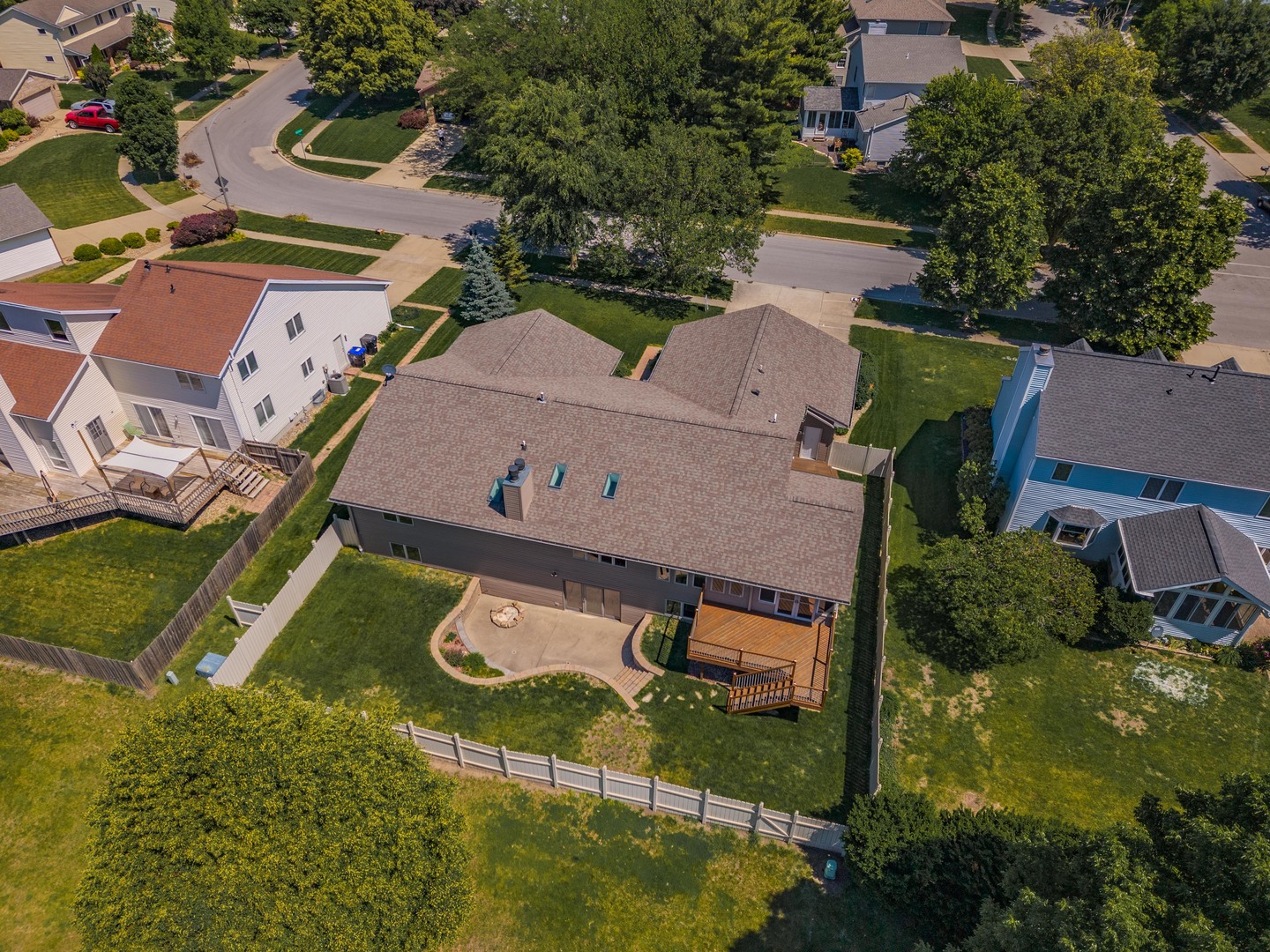 2707 Foxridge Run, Bloomington, IL 61704