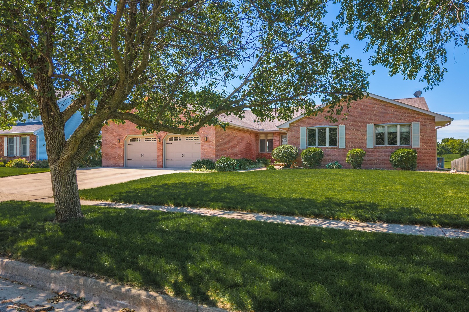 2707 Foxridge Run, Bloomington, IL 61704