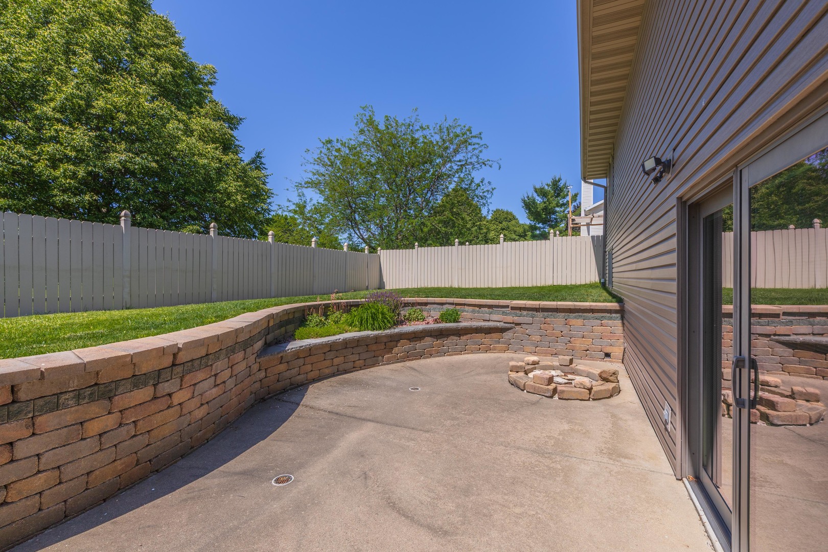 2707 Foxridge Run, Bloomington, IL 61704