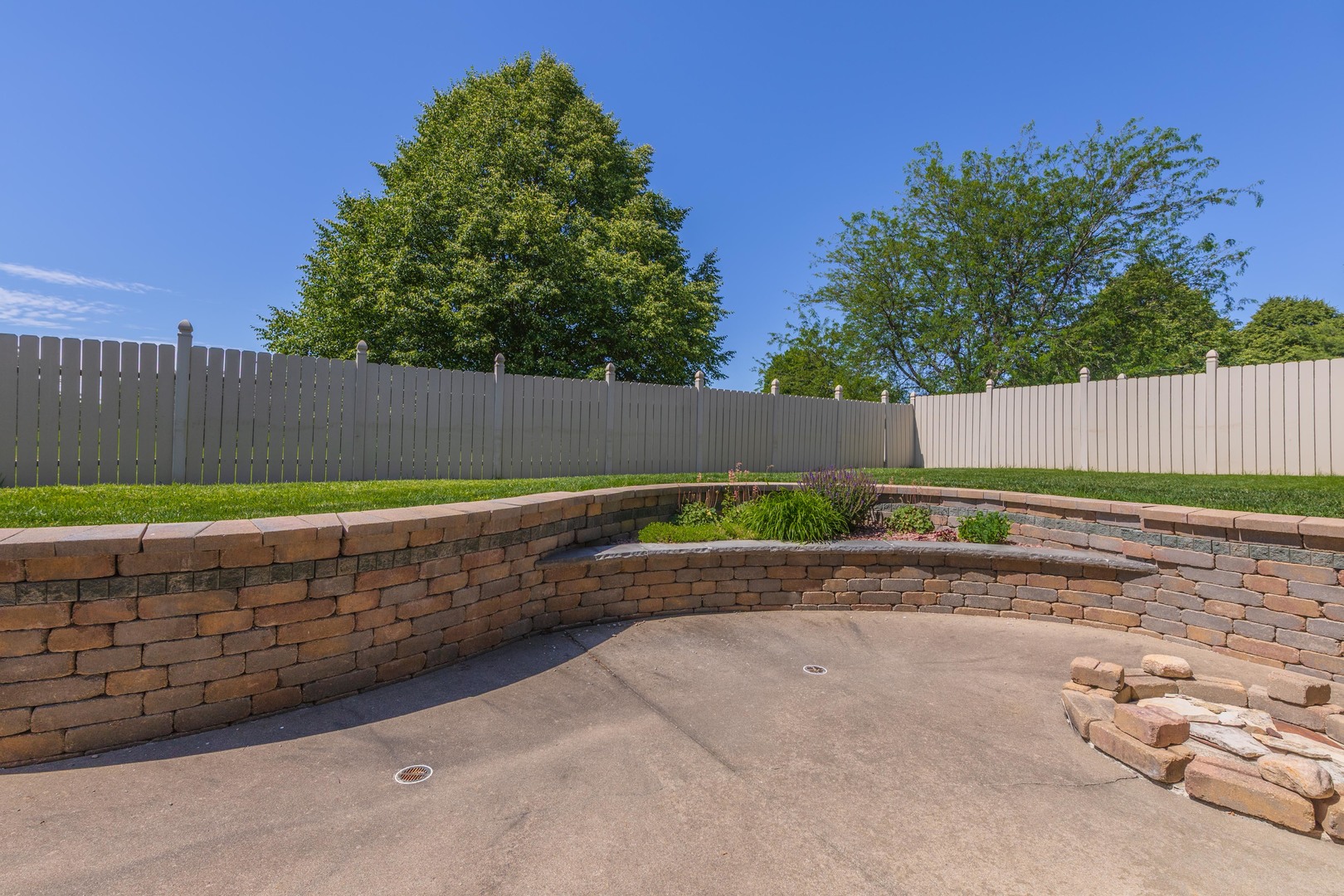 2707 Foxridge Run, Bloomington, IL 61704