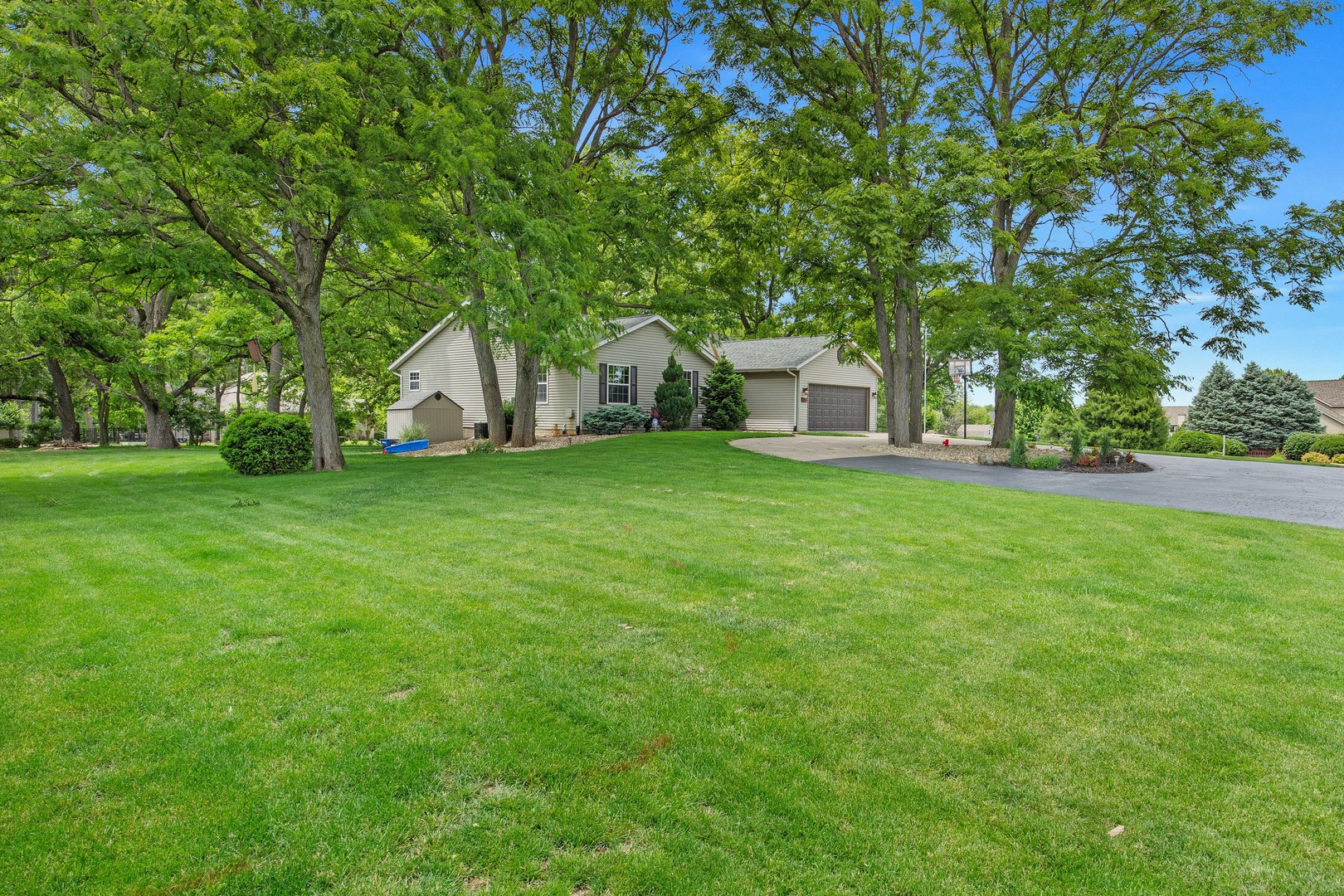 1297 N Forrest Drive, Metamora, IL 61548