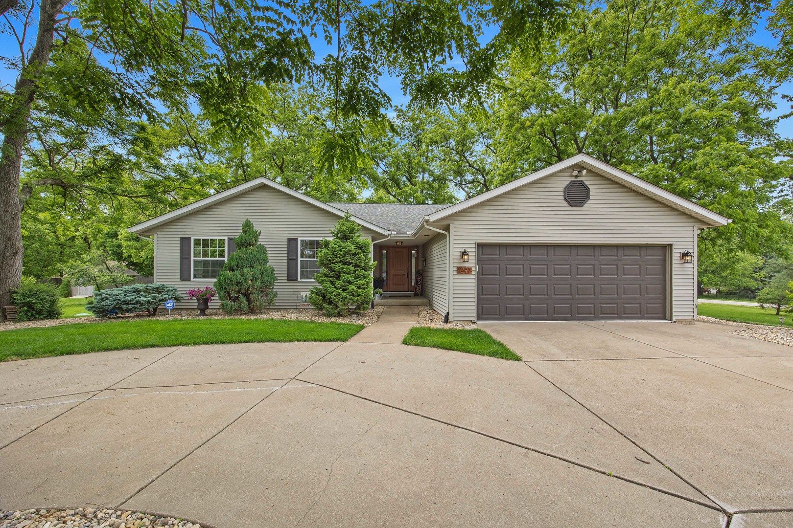 1297 N Forrest Drive, Metamora, IL 61548