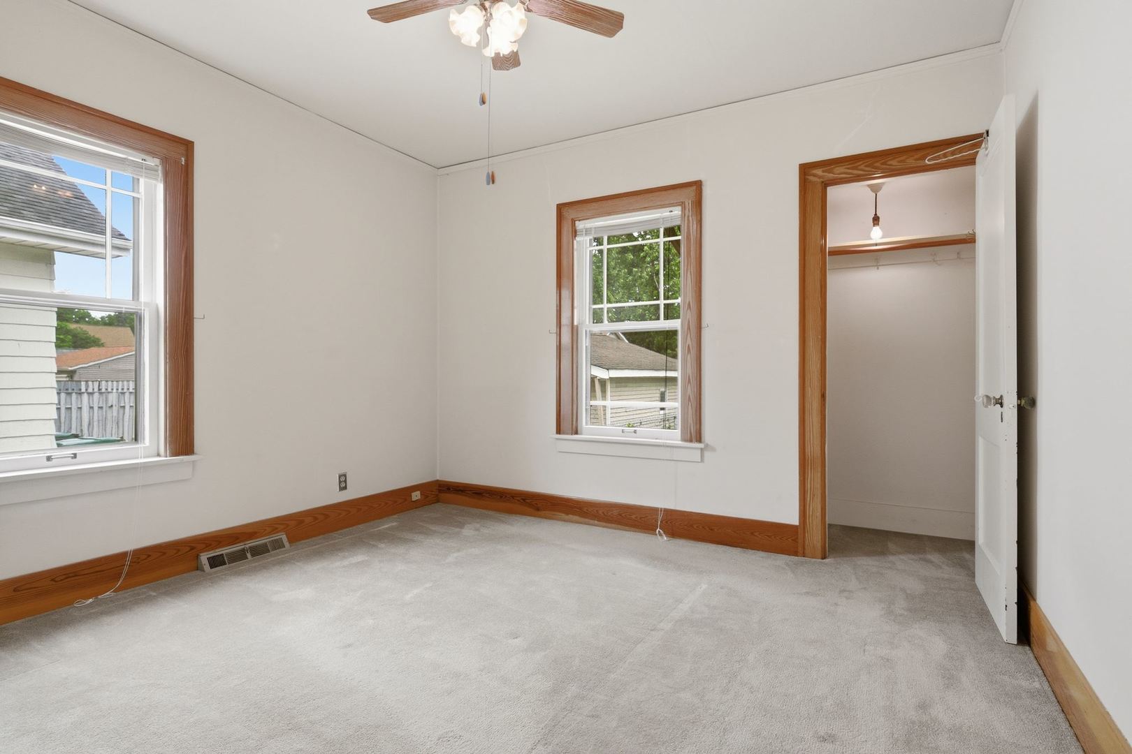 1917 W Callender Avenue, West Peoria, IL 61604