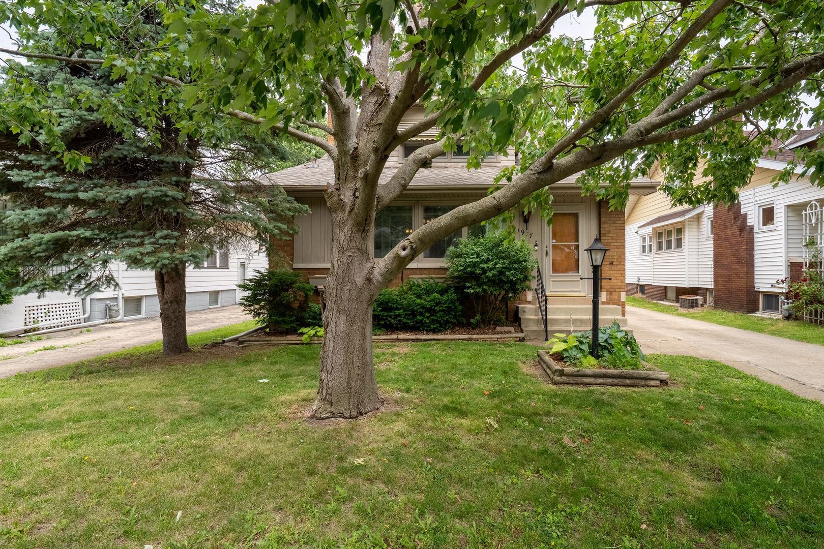 1917 W Callender Avenue, West Peoria, IL 61604