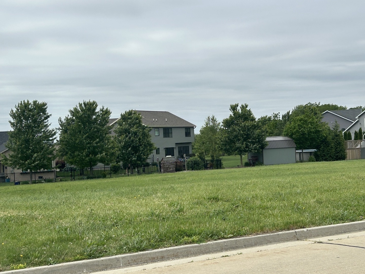 108 Blue Bird Court, Hudson, IL 61748