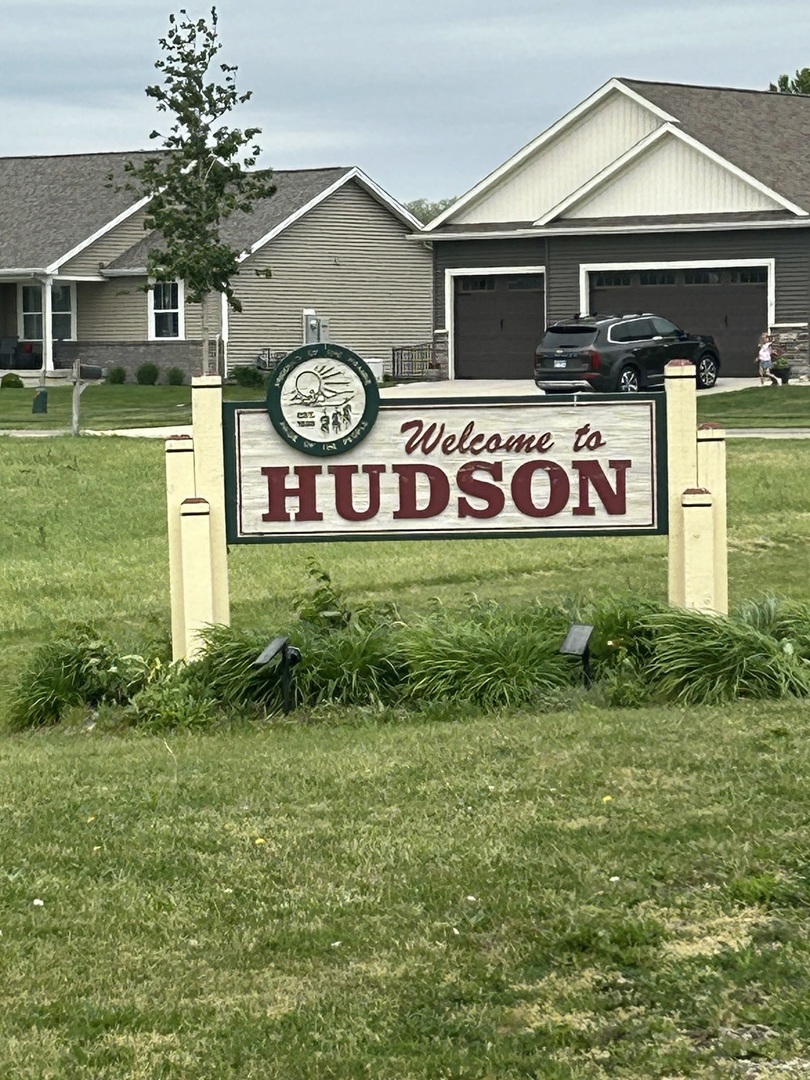 108 Blue Bird Court, Hudson, IL 61748