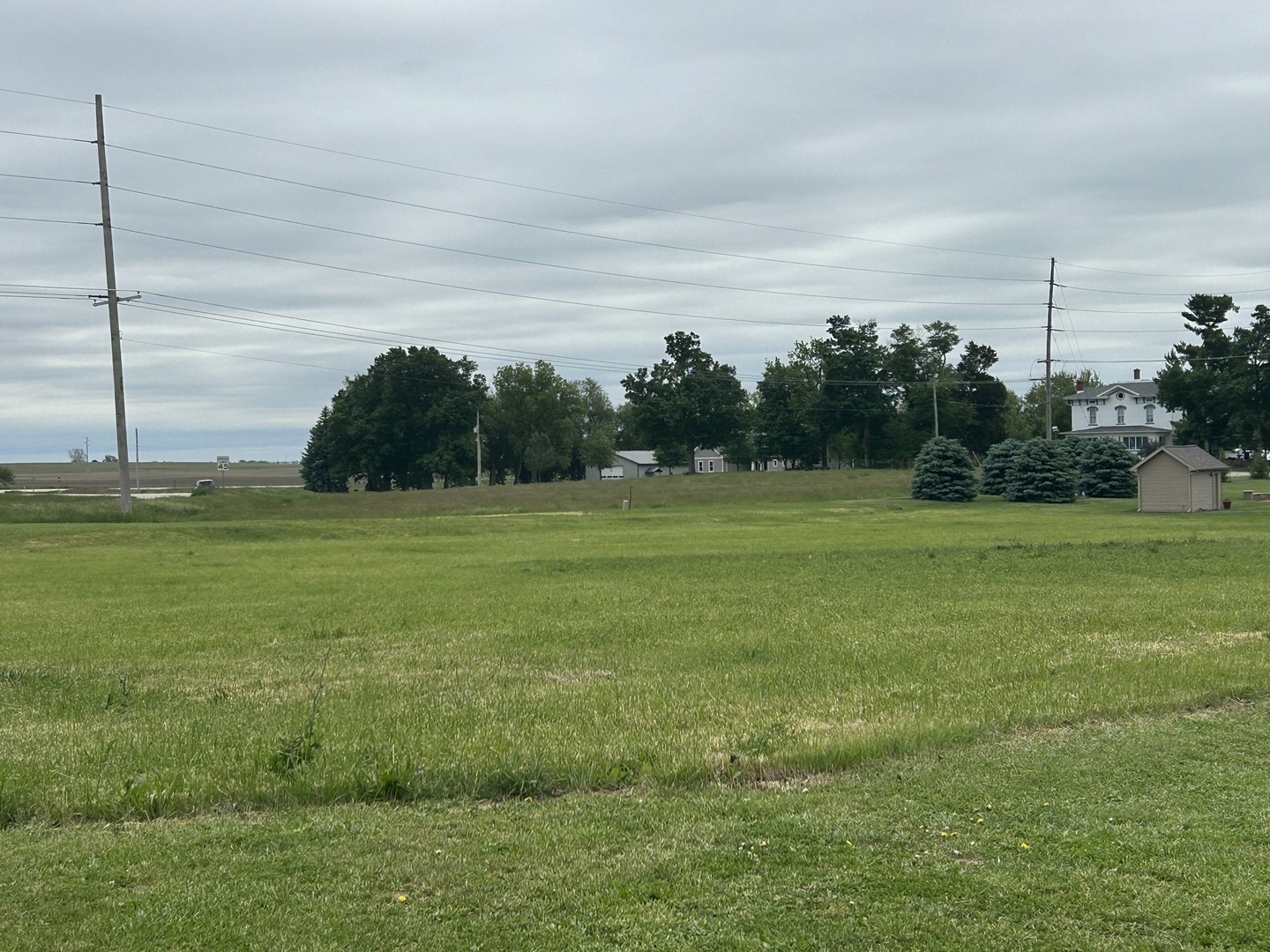 108 Blue Bird Court, Hudson, IL 61748