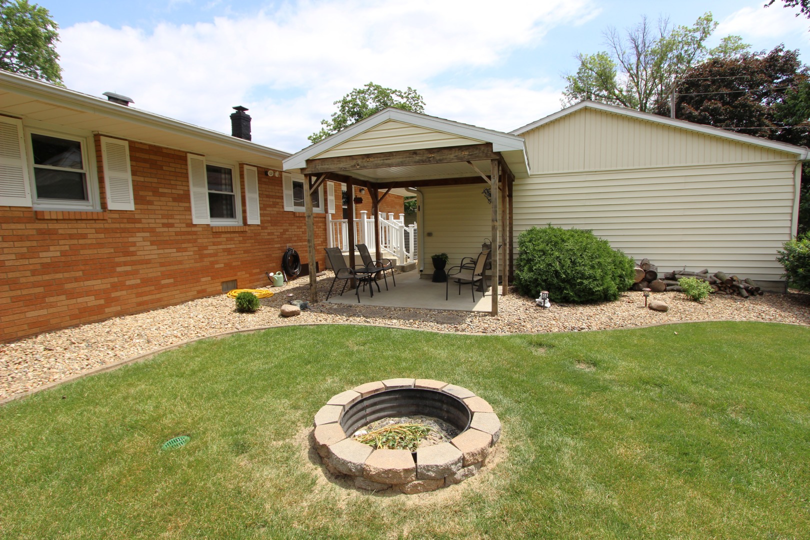 410 E Fifer Street, Colfax, IL 61728