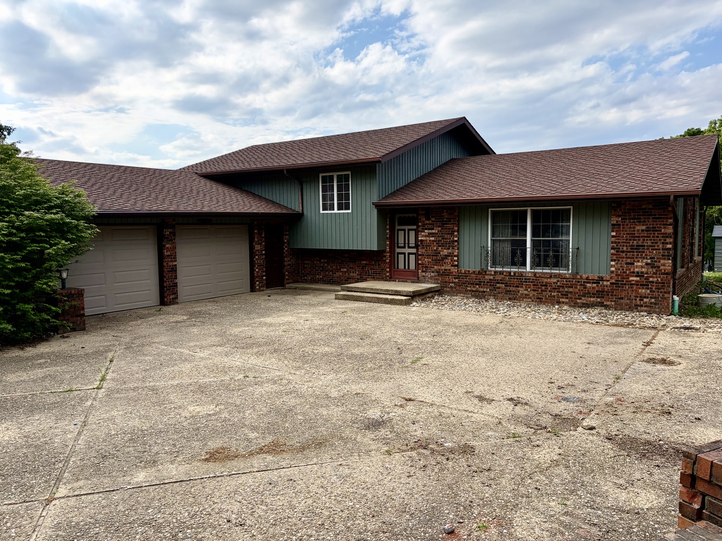 8819 Oak Drive, Clinton, IL 61727