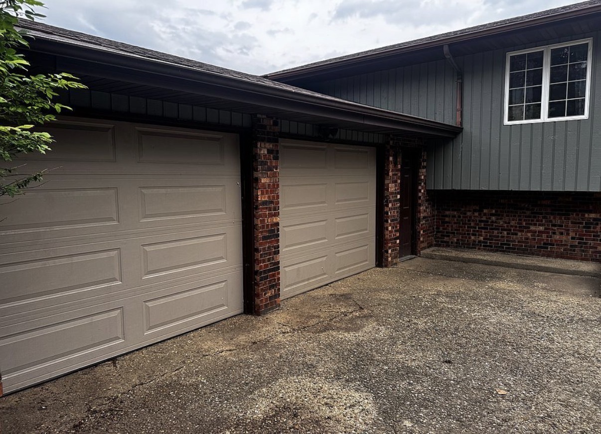 8819 Oak Drive, Clinton, IL 61727