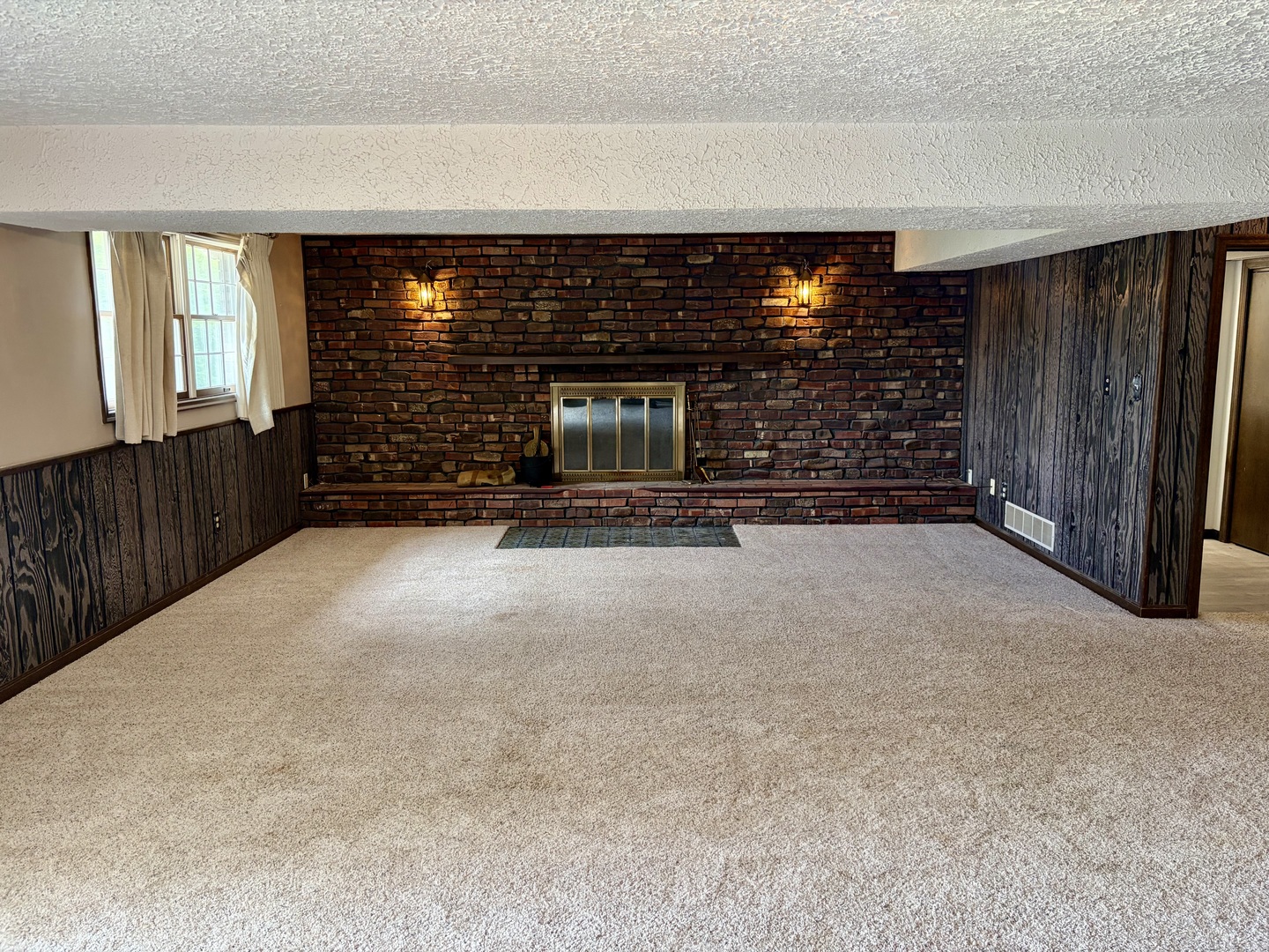 8819 Oak Drive, Clinton, IL 61727