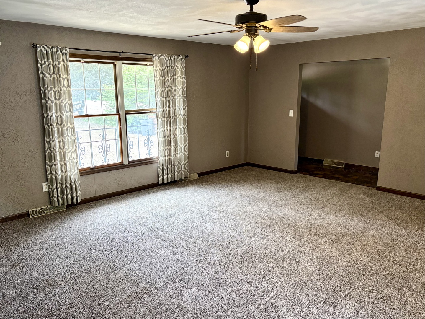 8819 Oak Drive, Clinton, IL 61727