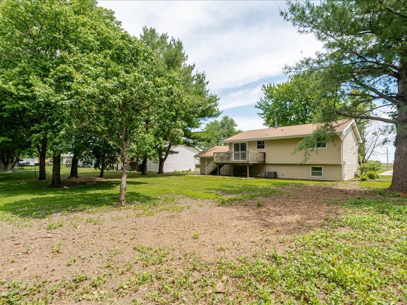 124 Hilton Drive, Lexington, IL 61753
