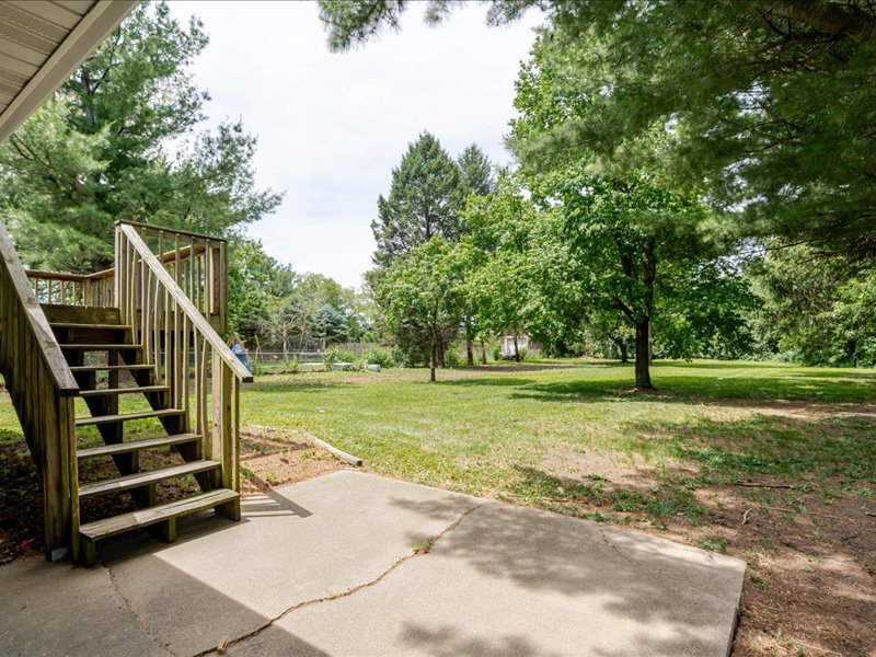 124 Hilton Drive, Lexington, IL 61753