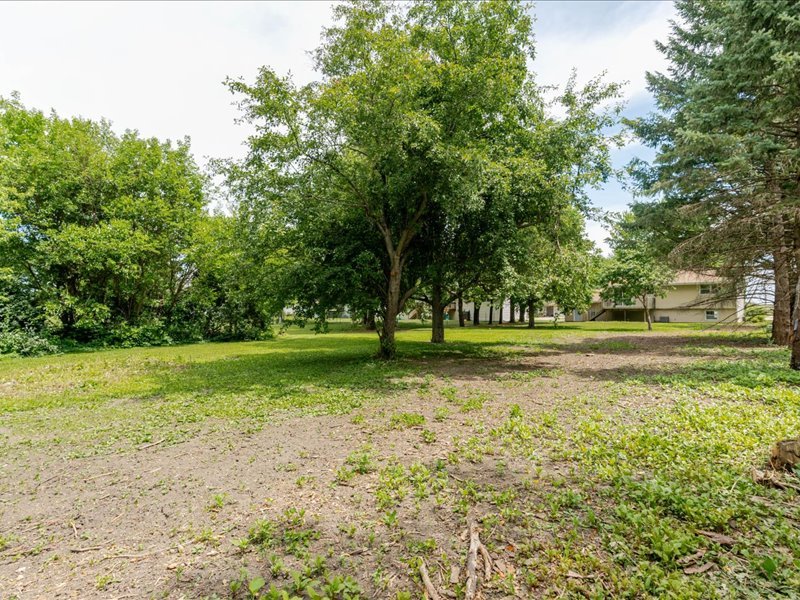 124 Hilton Drive, Lexington, IL 61753