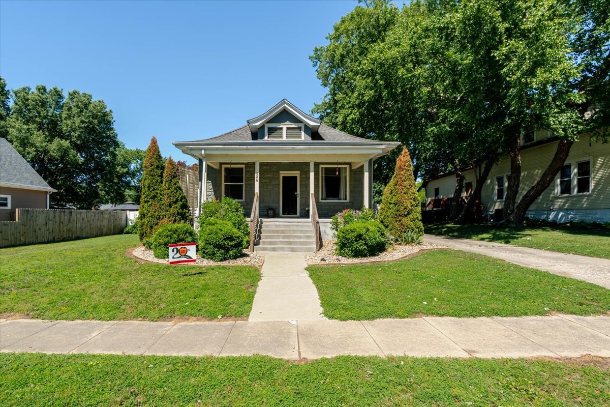304 S Monroe Street, Mackinaw, IL 61755