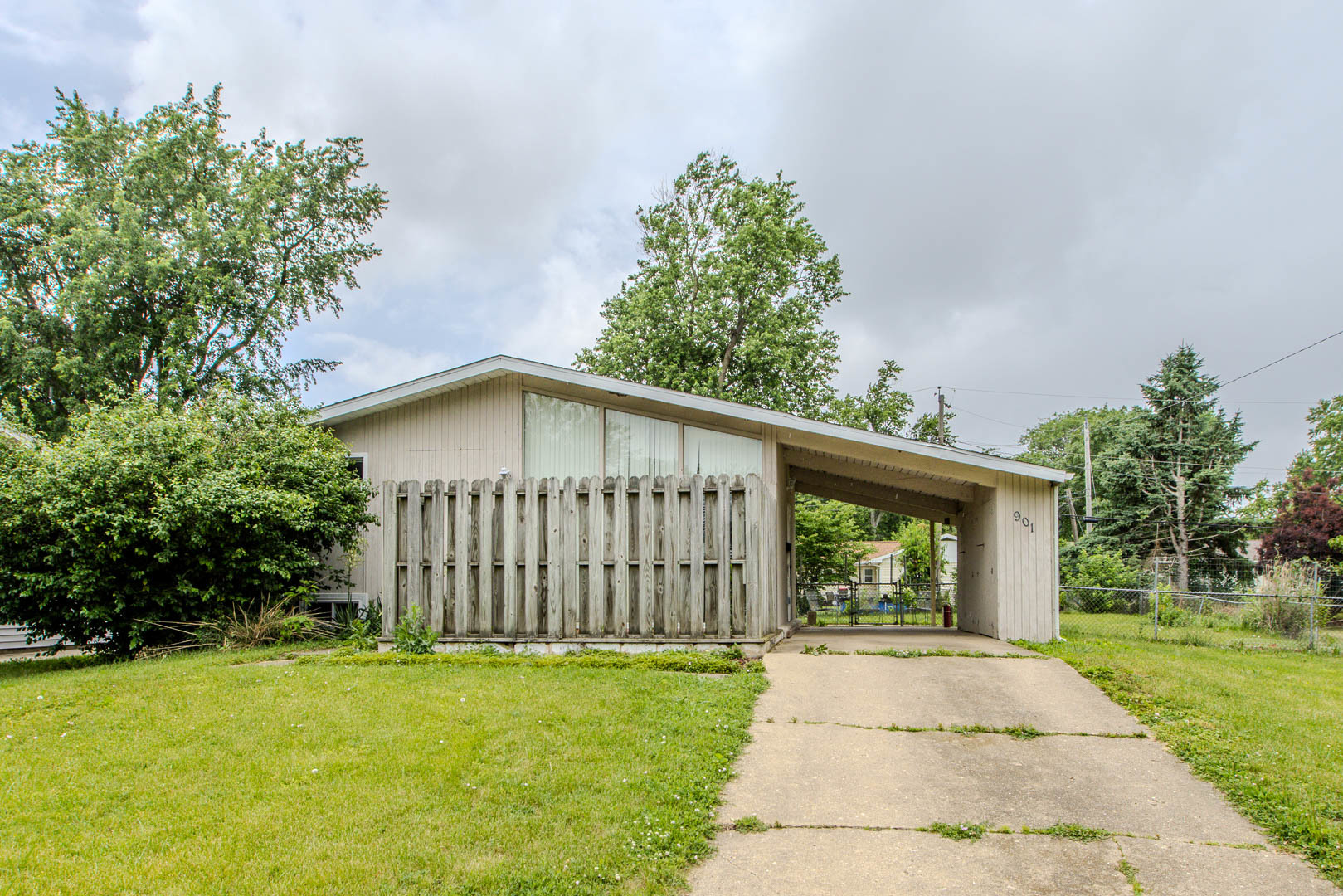 901 Mayflower Avenue, Bloomington, IL 61701